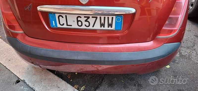 Usata Lancia Ypsilon 69 CV (50 kW) 2004 Rosso Utilitaria