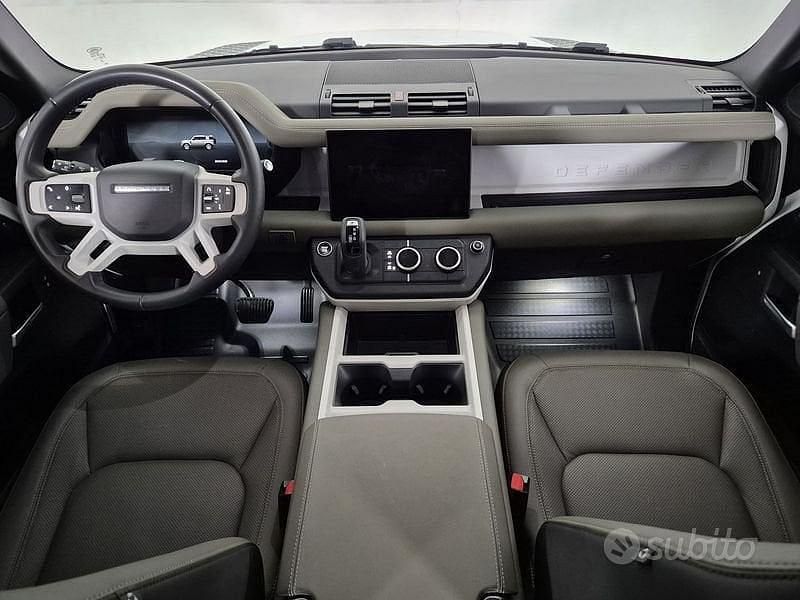 Usata Land Rover Defender S 200 CV (147 kW) 2024 Bianco / nero SUV