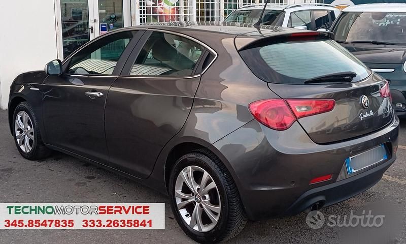 Usata Alfa Romeo Giulietta Distinctive 105 CV (77 kW) 2013 Grigio Utilitaria