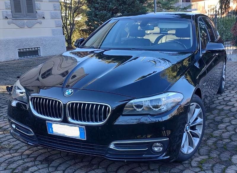 Usata BMW 520 Luxury Line 190 CV (139 kW) 2015 Nero Station wagon