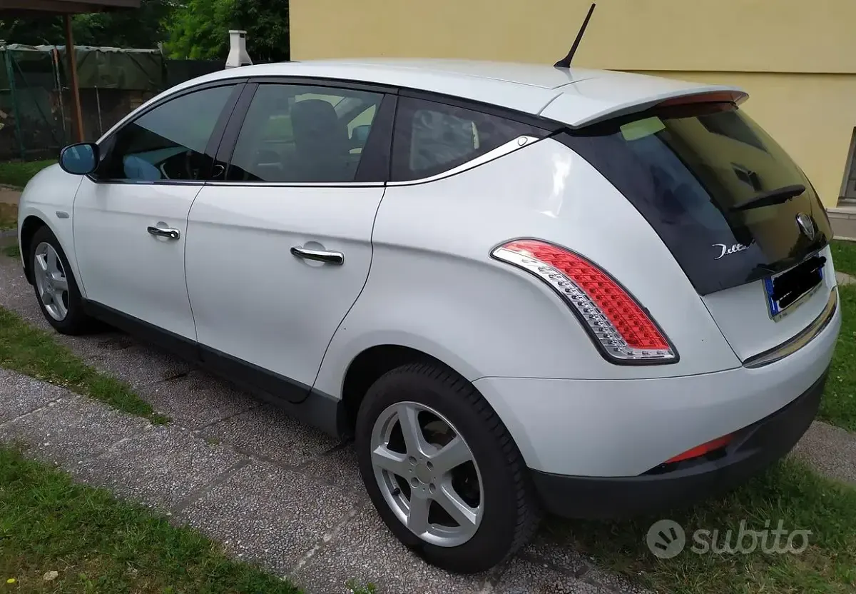 Usata Lancia Delta 120 CV (88 kW) 2008 Bianco Utilitaria