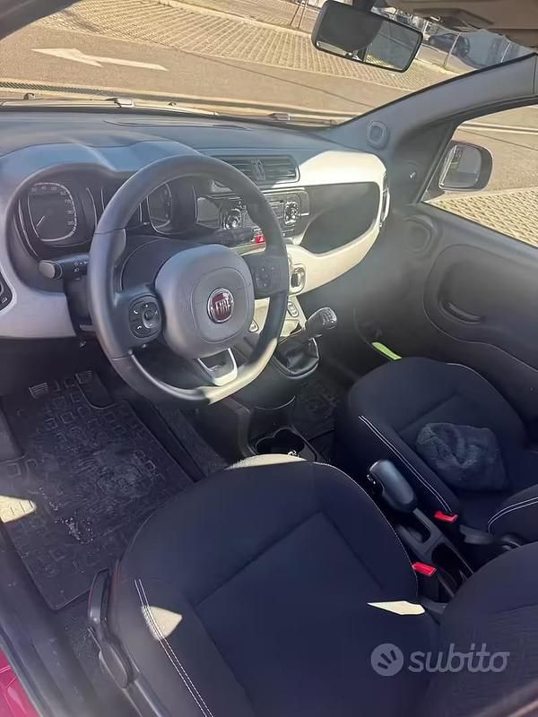 Usata Fiat Panda Lounge 69 CV (50 kW) 2013 Rosso Utilitaria