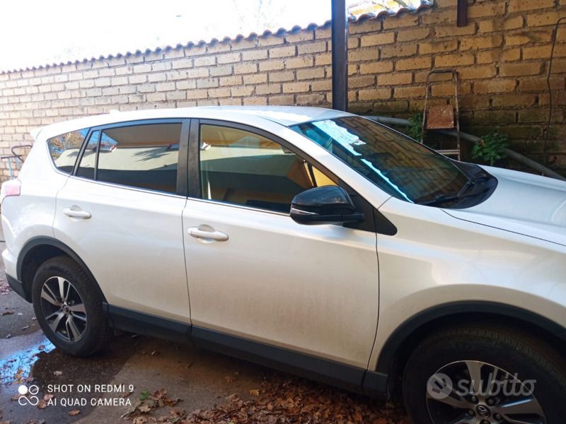 Bianco Usata 2016 Toyota RAV4 SUV | 15.200 € (Buon prezzo) - Immagine 1/4