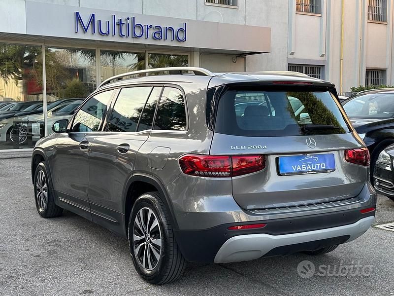 Usata Mercedes GLB200 150 CV (110 kW) 2022 Grigio SUV