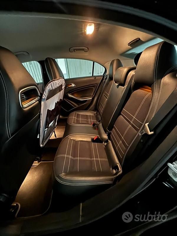 Usata Mercedes A180 109 CV (80 kW) 2016 Nero Berlina