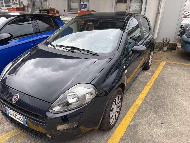 Usata Fiat Punto Young 77 CV (56 kW) 2015 Nero Utilitaria