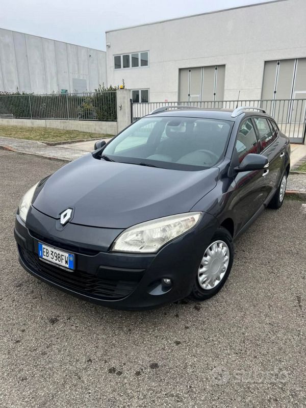 Grigio Usata 2010 Renault Mégane GrandTour Station wagon | 3900 € (Buon prezzo) - Immagine 1/4
