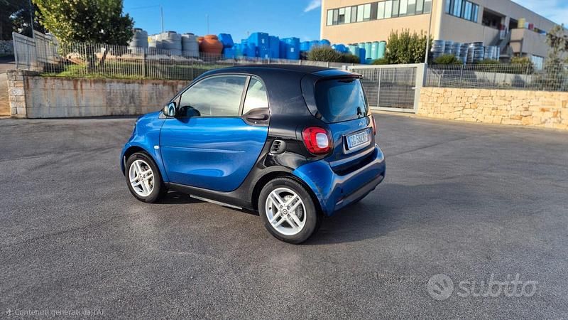 Usata Smart ForTwo Electric Drive Pure 41 kW (56 CV) 2021 Blu Berlina