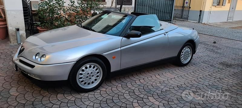 Usata Alfa Romeo Spider 150 CV (110 kW) 1997 Grigio Cabrio