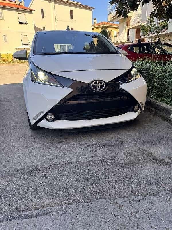 Usata Toyota Aygo X-Black 69 CV (50 kW) 2017 Utilitaria