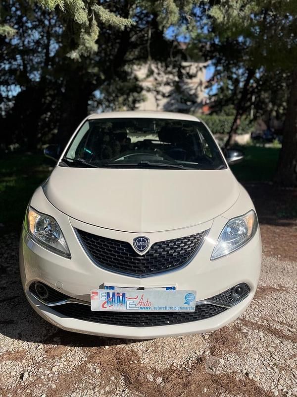 Usata Lancia Ypsilon Gold 95 CV (69 kW) 2018 Bianco Utilitaria