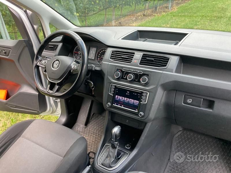Usata VW Caddy Maxi 102 CV (75 kW) 2016 Grigio Monovolume
