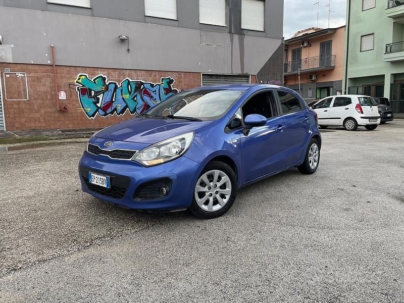 Usata Kia Rio 75 CV (55 kW) 2012 Blu Berlina