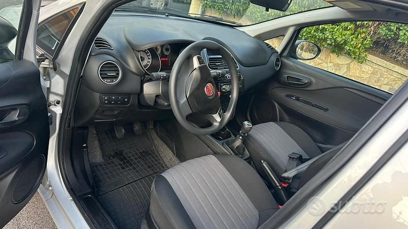 Usata Fiat Punto Street 77 CV (56 kW) 2018 Grigio Utilitaria