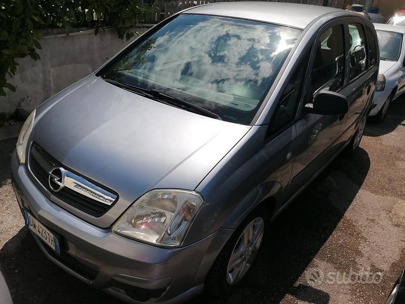 Grigio Usata 2009 Opel Meriva Club Monovolume | 2490 € (Buon prezzo) - Immagine 1/4