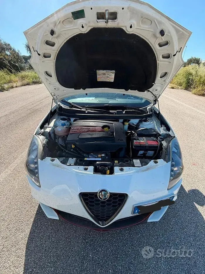 Usata Alfa Romeo Giulietta Quadrifoglio 235 CV (172 kW) 2010 Bianco Utilitaria