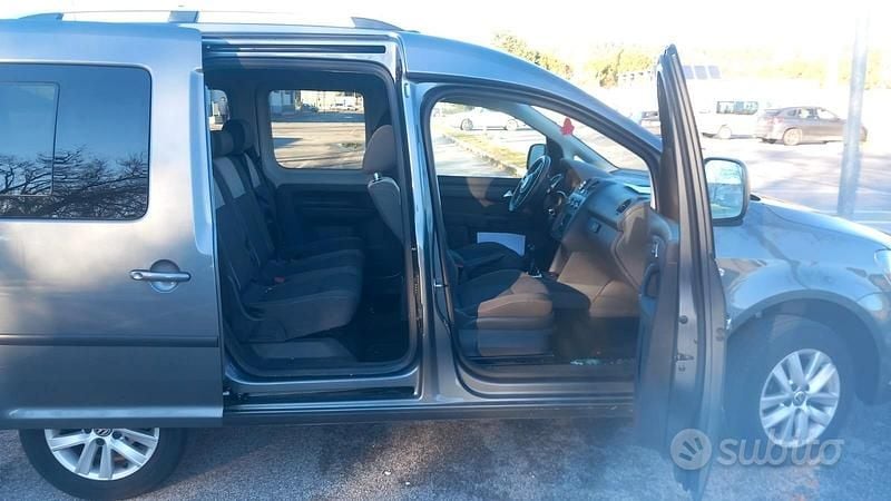 Usata VW Caddy 102 CV (75 kW) 2010 Grigio Monovolume