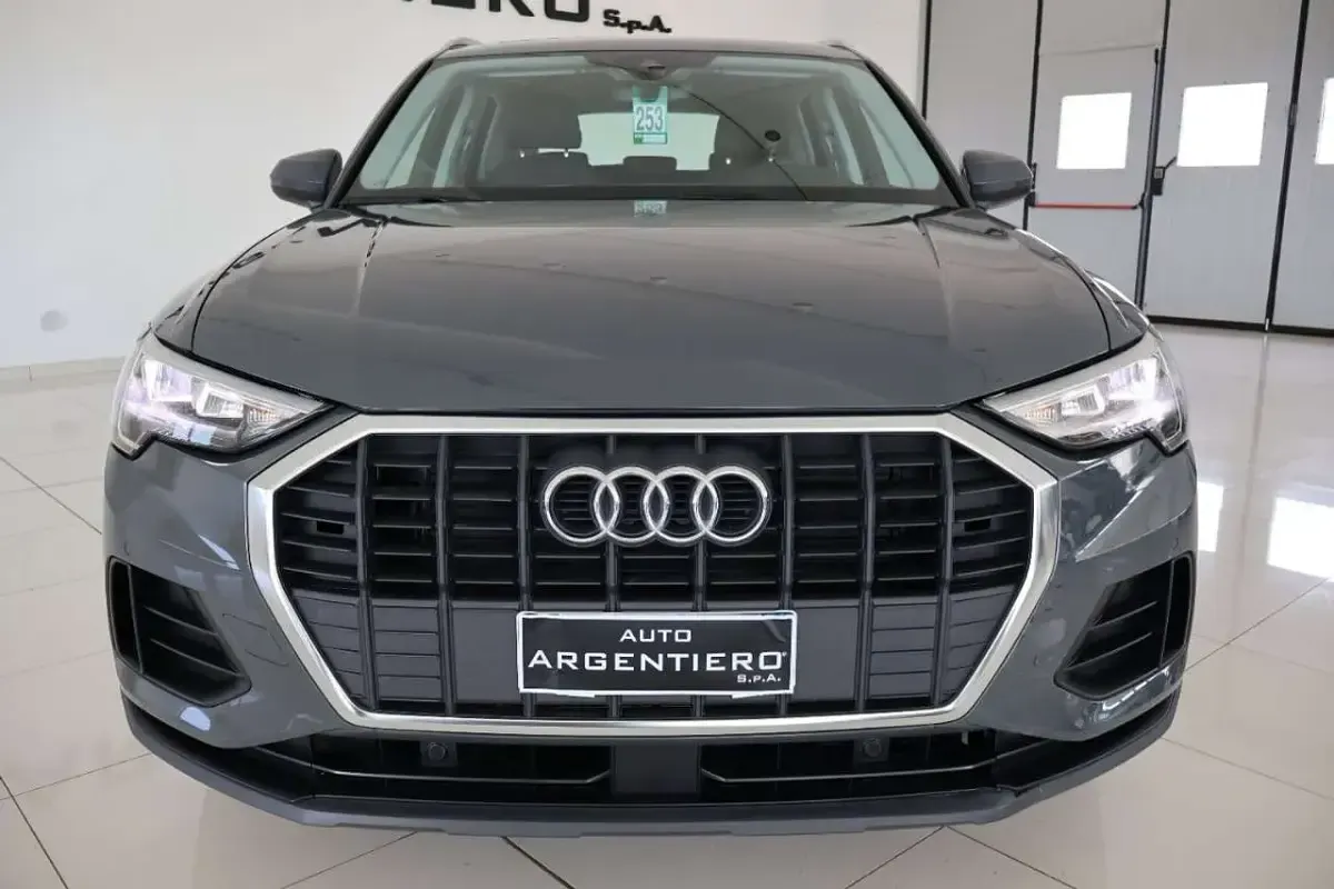 Usata Audi Q3 Business 150 CV (110 kW) 2022 Grigio atomico metallizzato SUV
