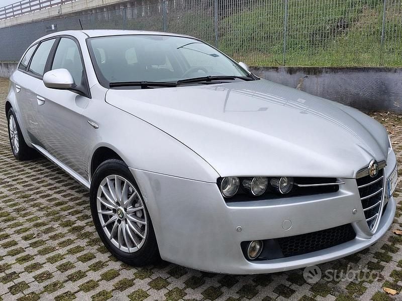 Grigio Usata 2008 Alfa Romeo 159 Station wagon | 3000 € (Buon prezzo) - Immagine 1/4