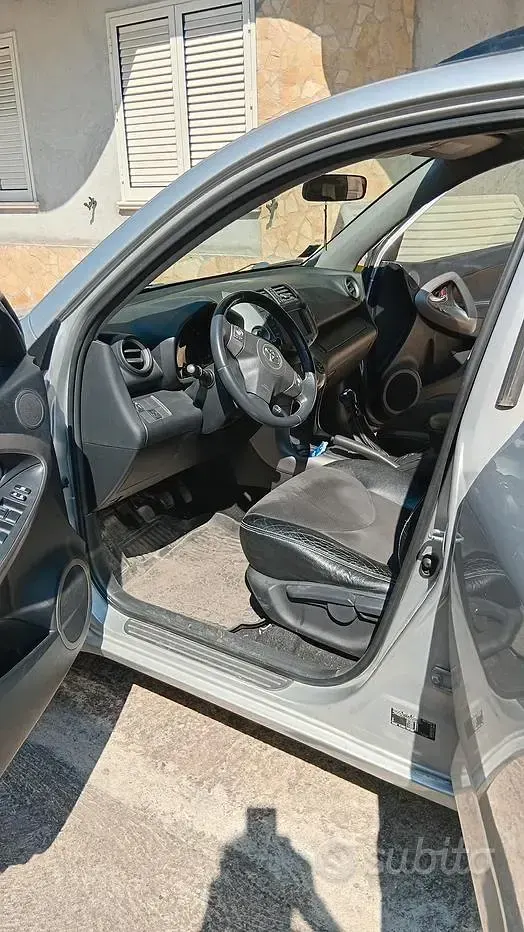 Usata Toyota RAV4 136 CV (100 kW) 2009 Grigio SUV