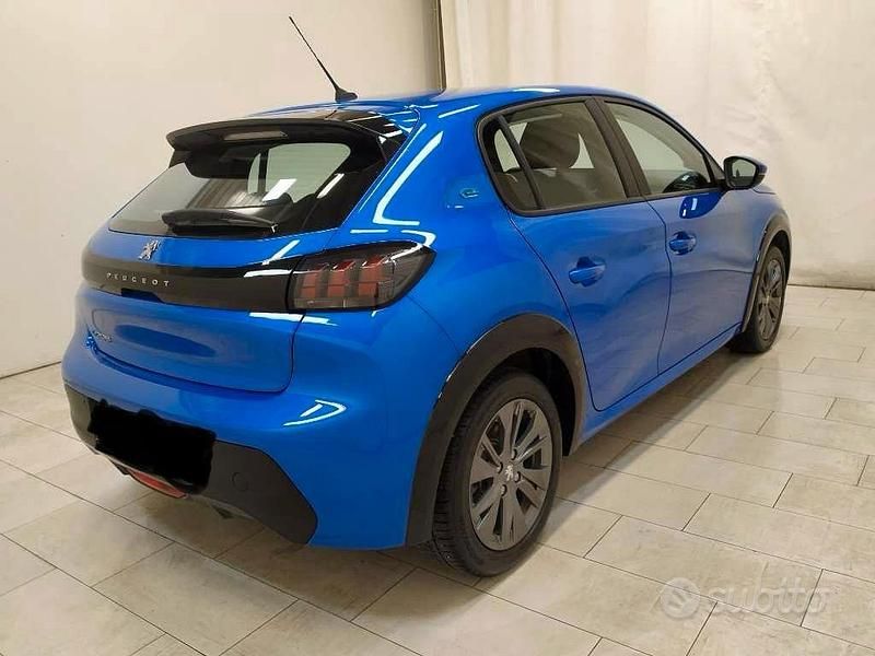Usata Peugeot e-208 Allure 100 kW (136 CV) 2021 Blu Utilitaria