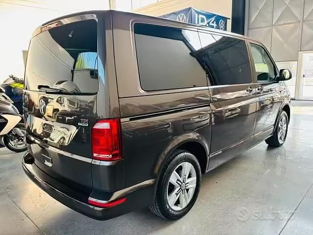 Begagnad VW Multivan 204 HK (150 kW) 2016 Brun Minibuss