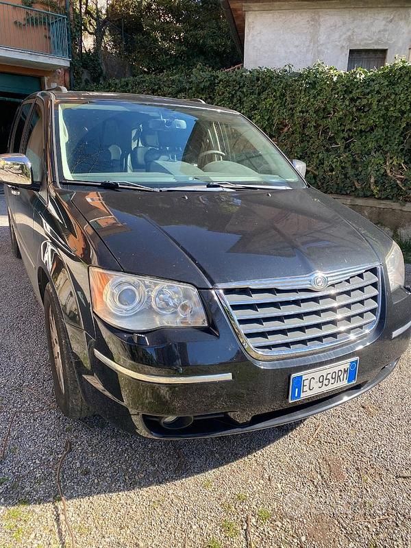 Usata Chrysler Grand Voyager Limited 163 CV (119 kW) 2011 Nero Monovolume