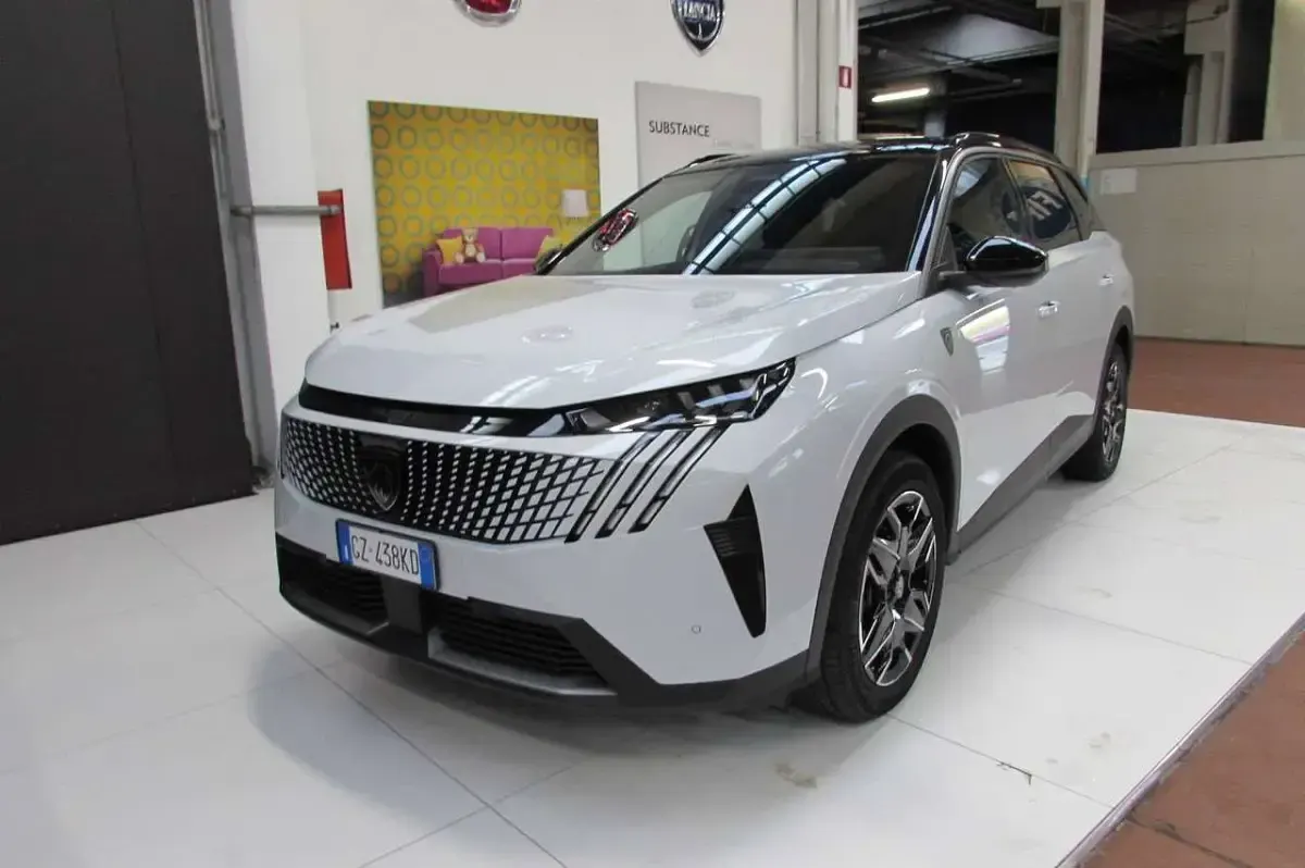 Usata Peugeot 5008 Allure 136 CV (100 kW) 2025 Bianco okenite SUV