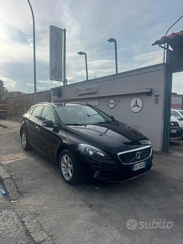 Usata Volvo V40 CC Summum 115 CV (84 kW) 2015 Nero Station wagon