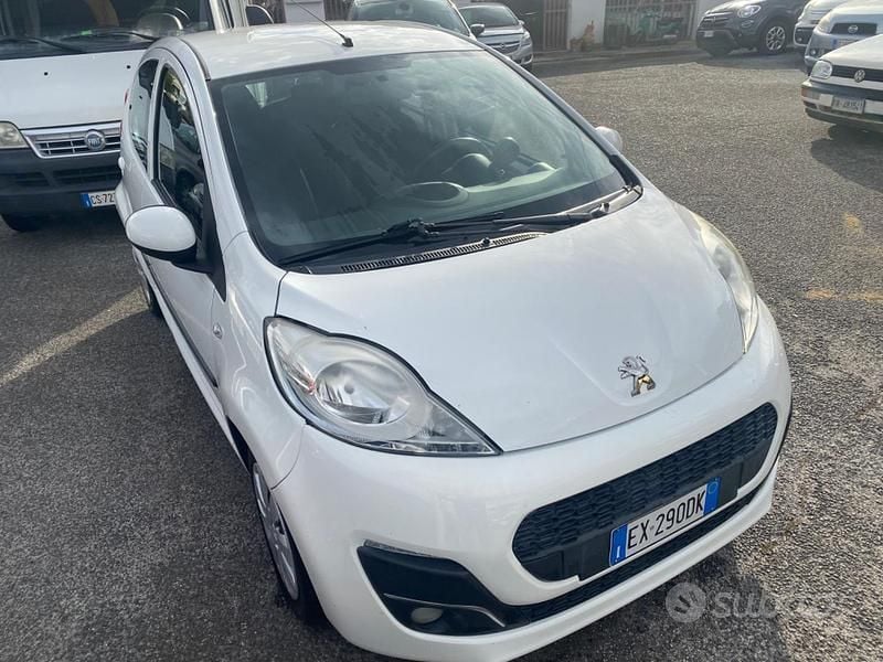 Usata Peugeot 107 Active 68 CV (50 kW) 2014 Bianco Utilitaria