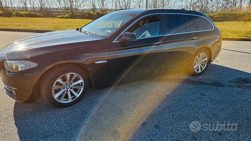 Usata BMW 520 184 CV (135 kW) 2012 Nero Station wagon