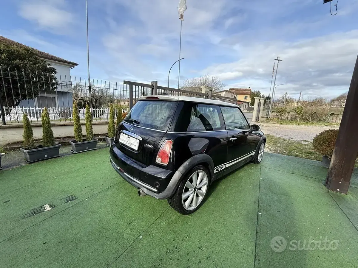 Usata Mini Cooper Coupé 116 CV (85 kW) 2005 Nero Coupé