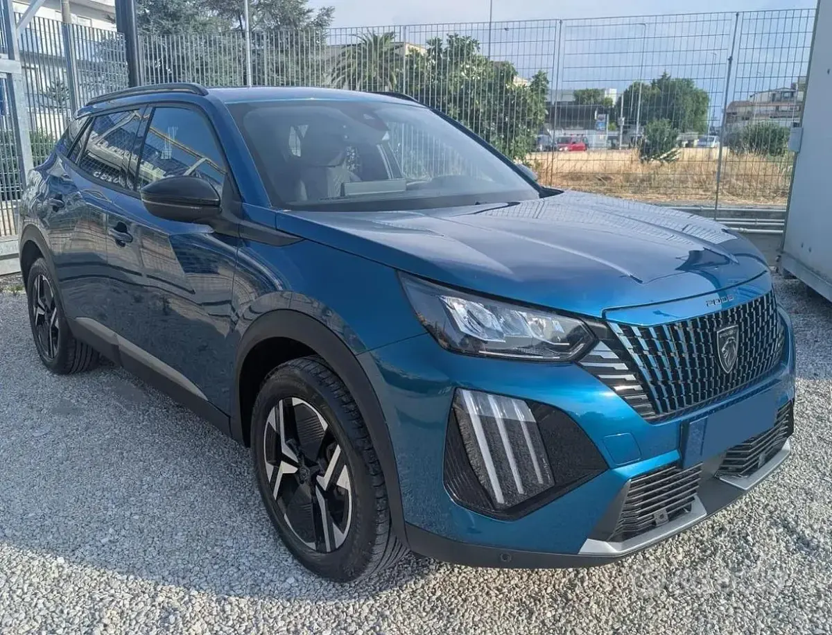 Usata Peugeot 2008 Allure 101 CV (74 kW) 2025 Bluazzurro SUV