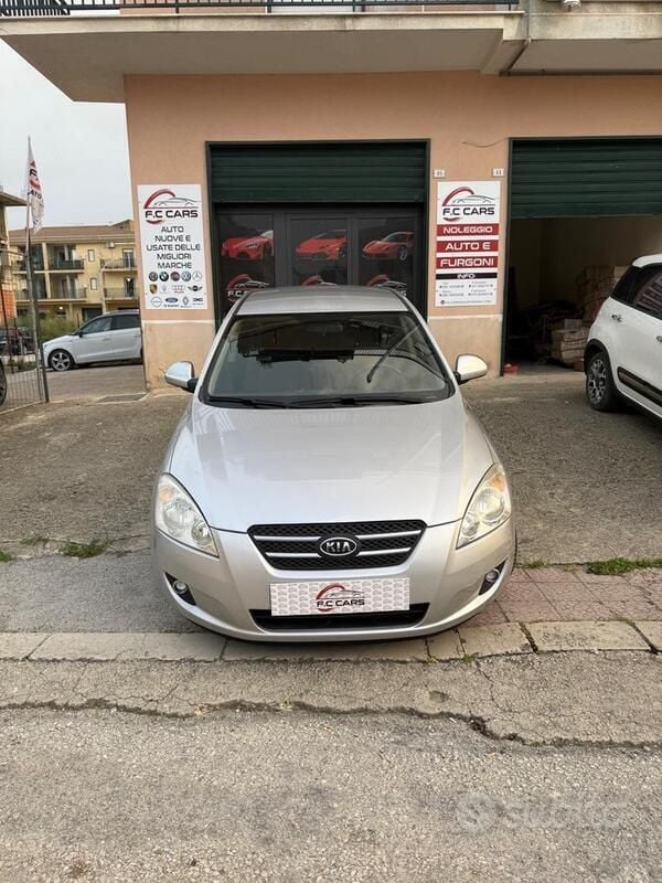 Usata Kia Ceed EX 122 CV (89 kW) 2007 Grigio Utilitaria