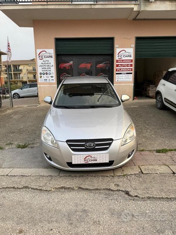 Grigio Usata 2007 Kia Ceed EX Due volumi | 3499 € (Buon prezzo) - Immagine 1/4