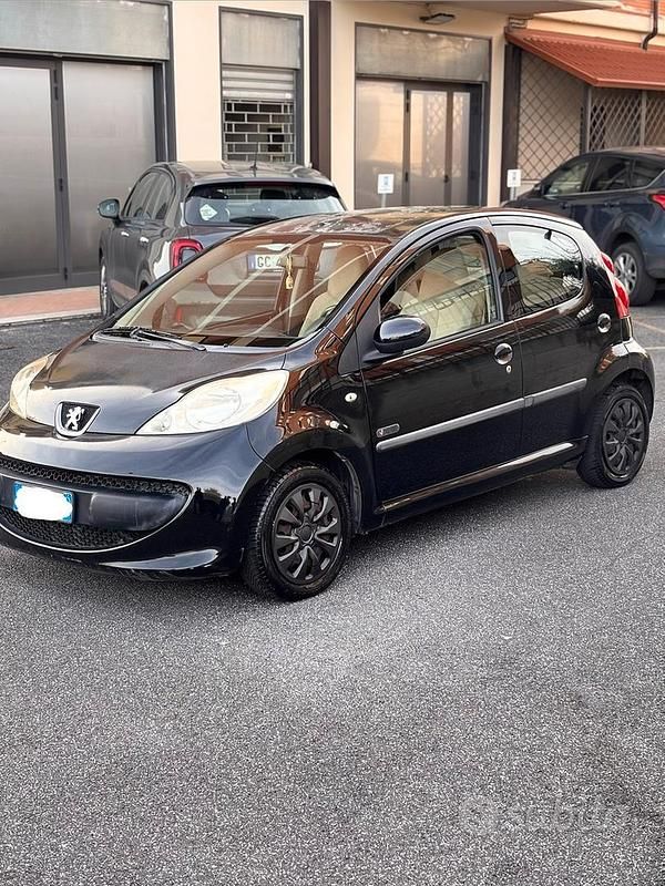 Usata Peugeot 107 68 CV (50 kW) 2007 Nero Utilitaria