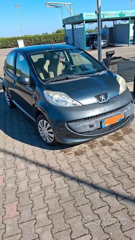Käytetty Peugeot 107 68 HP (50 kW) 2008 Viistoperä