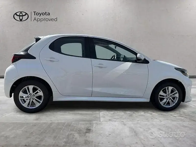 Usata Toyota Yaris Active 72 CV (52 kW) 2021 Bianco Utilitaria