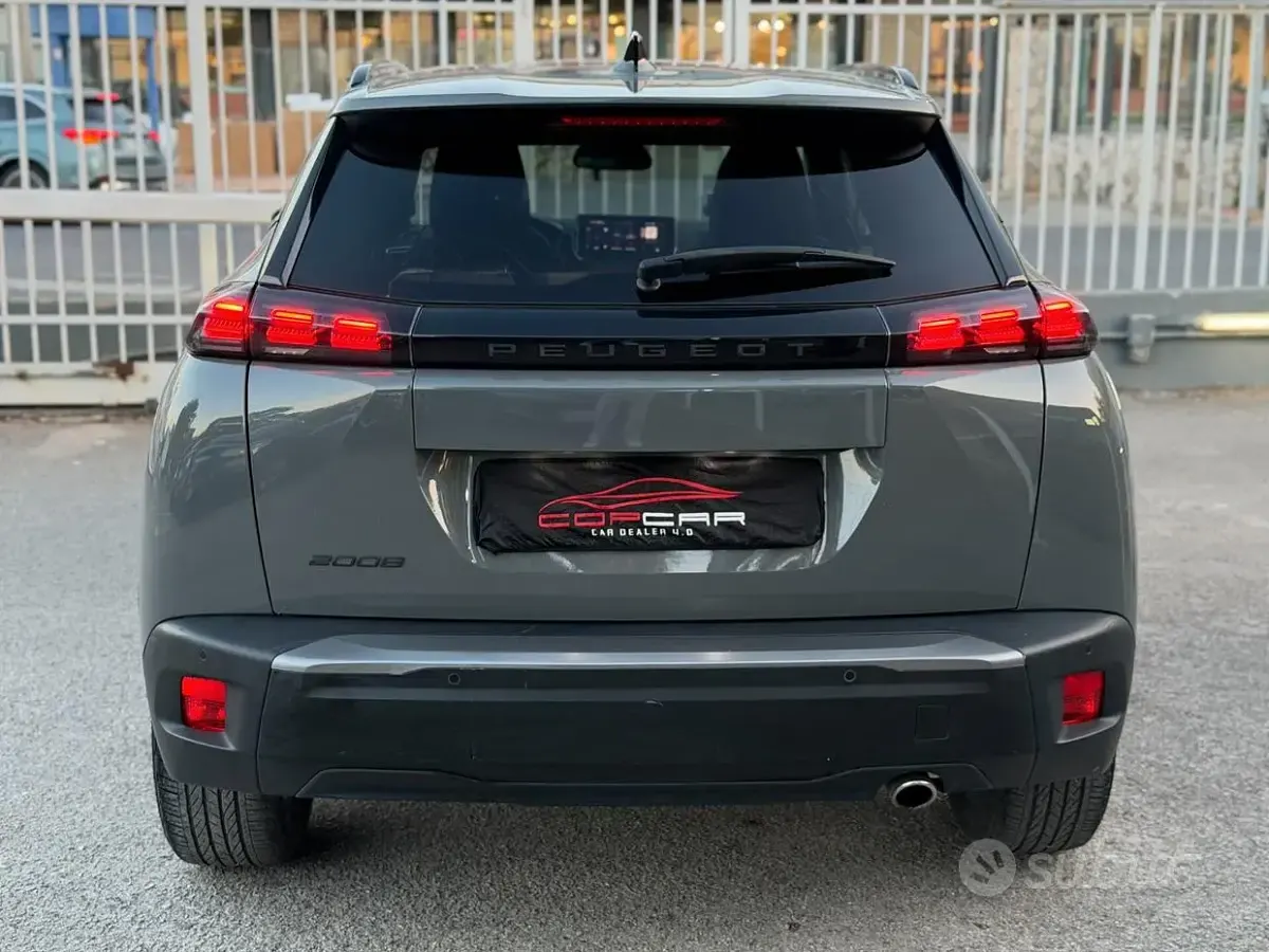 Usata Peugeot 2008 Allure 130 CV (95 kW) 2023 Grigio SUV