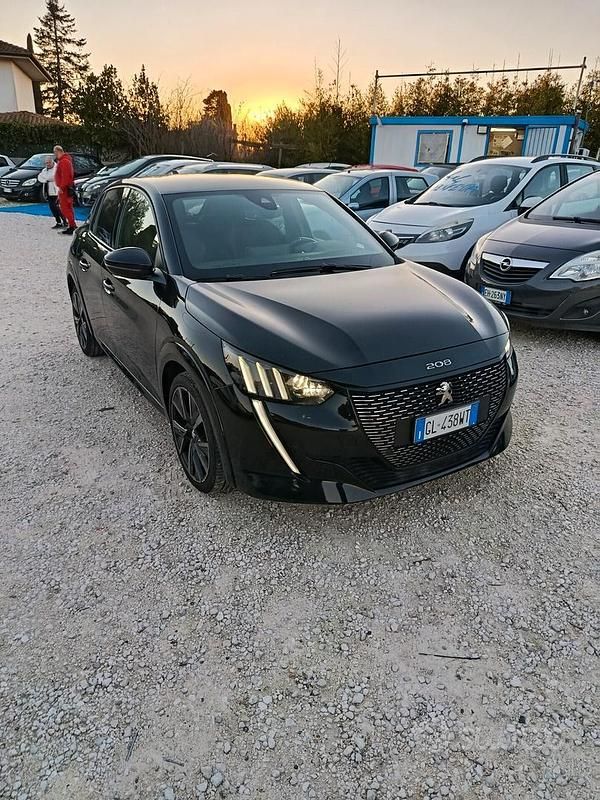 Usata Peugeot 208 GT 130 CV (95 kW) 2022 Nero Utilitaria
