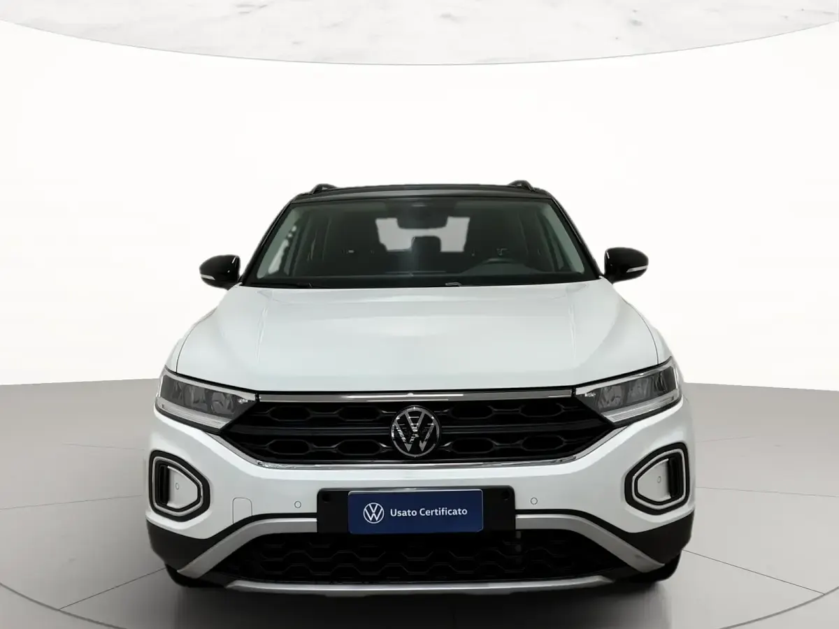 Usata VW T-Roc Life 110 CV (80 kW) 2023 Pure white nero SUV