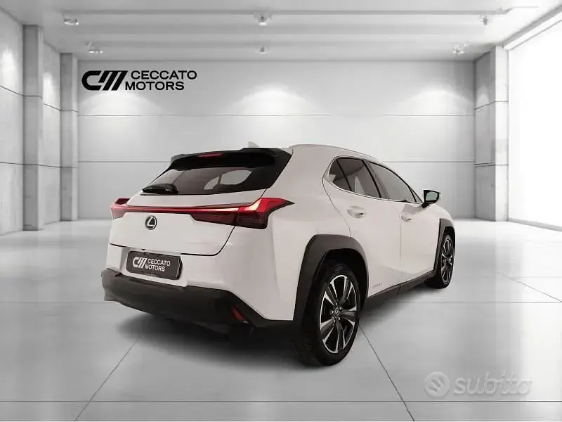 Usata Lexus UX 250h Luxury Line 2019 Bianco SUV