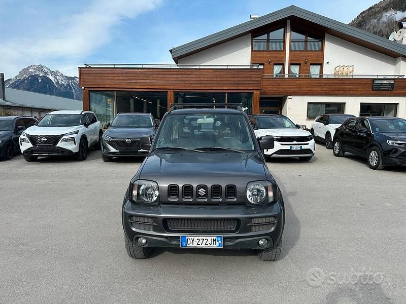 Usata Suzuki Jimny 86 CV (63 kW) 2010 Grigio SUV