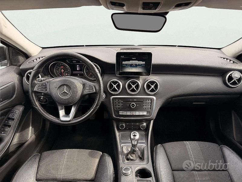 Usata Mercedes A180 109 CV (80 kW) 2018 Nero Berlina
