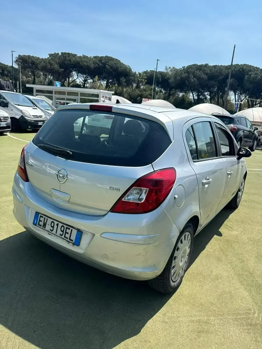 Usata Opel Corsa Edition 75 CV (55 kW) 2014 Argento Utilitaria