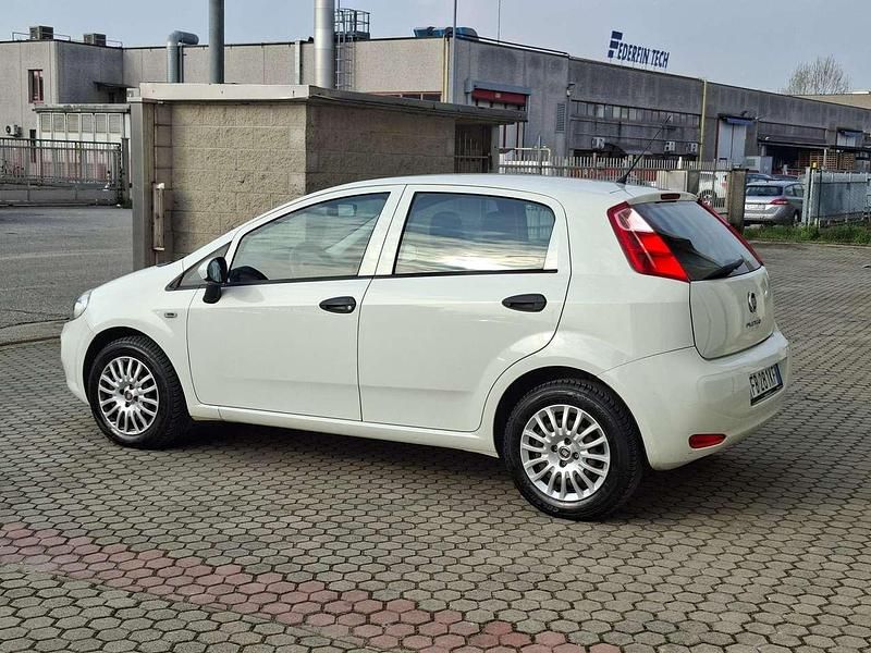 Usata Fiat Punto Street 69 CV (50 kW) 2015 Bianco Utilitaria