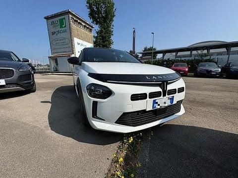 Bicolore bianco tetto nero Nuova 2025 Lancia Ypsilon Due volumi | 19.900 € (Buon prezzo) - Immagine 1/4