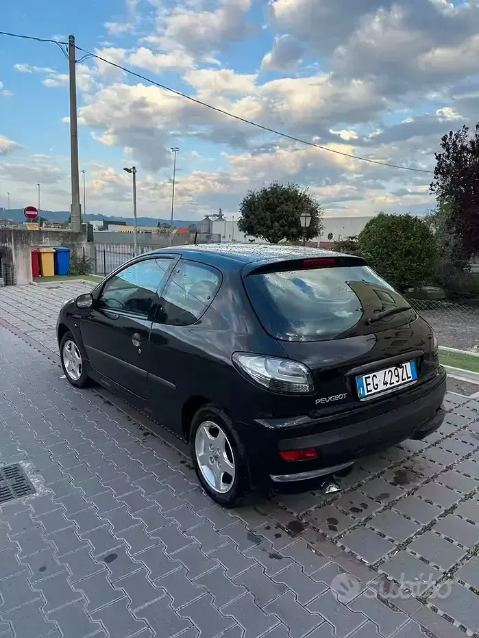 Usata Peugeot 206 60 CV (44 kW) 2011 Nero Berlina
