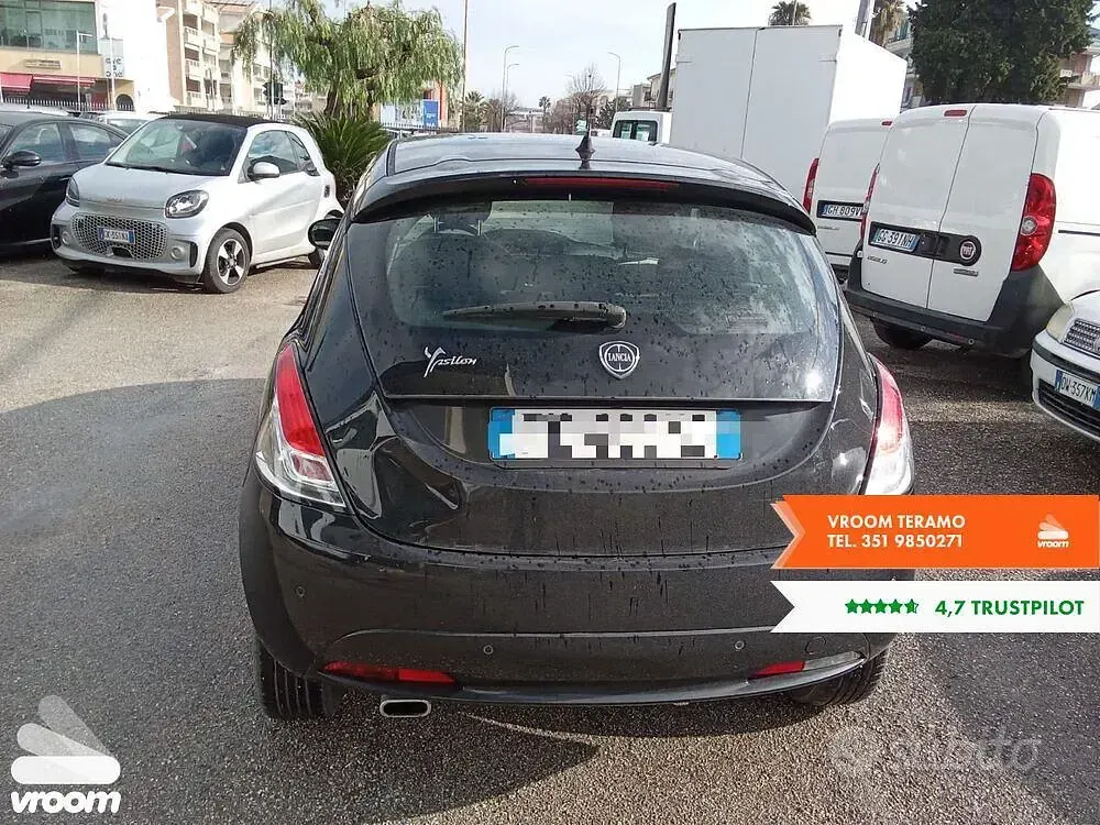 Usata Lancia Ypsilon Gold 69 CV (50 kW) 2017 Nero Utilitaria