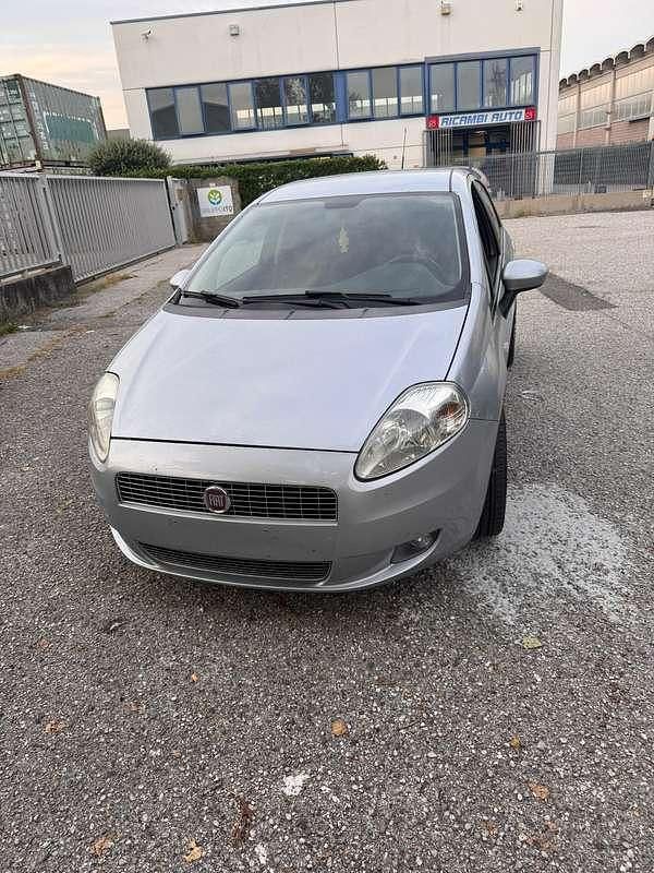 Usata Fiat Grande Punto Dynamic 77 CV (56 kW) 2009 Utilitaria